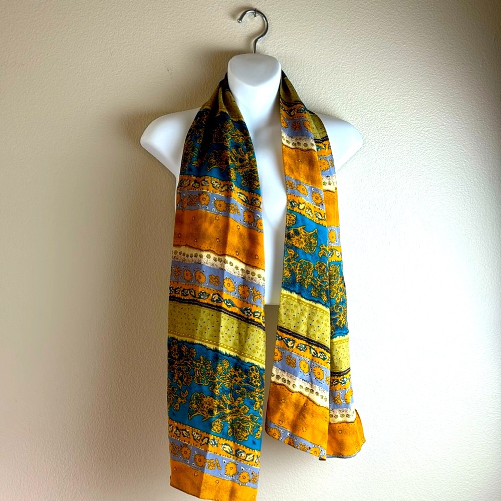 Vintage Silk Essential Classics Scarf Womens